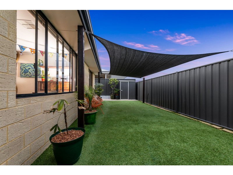 4 Gippsland Way, Banksia Grove WA 6031