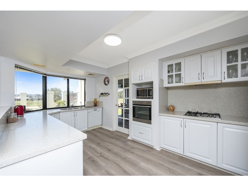 13 Bollinger Close, The Vines WA 6069