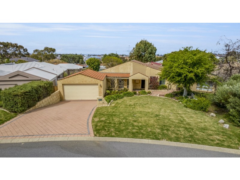 11 Carina Circle, Halls Head WA 6210