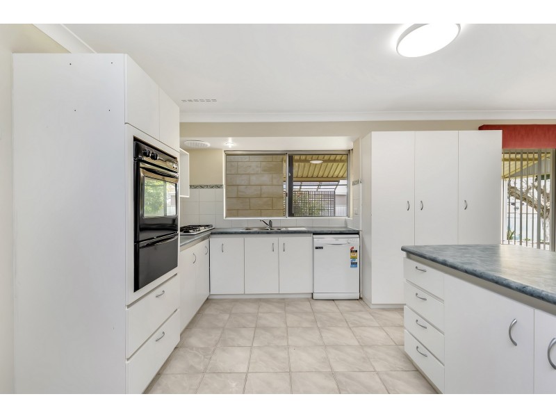 11 Carina Circle, Halls Head WA 6210