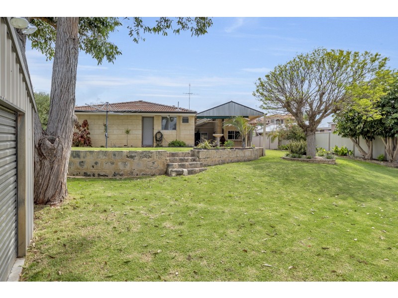11 Carina Circle, Halls Head WA 6210