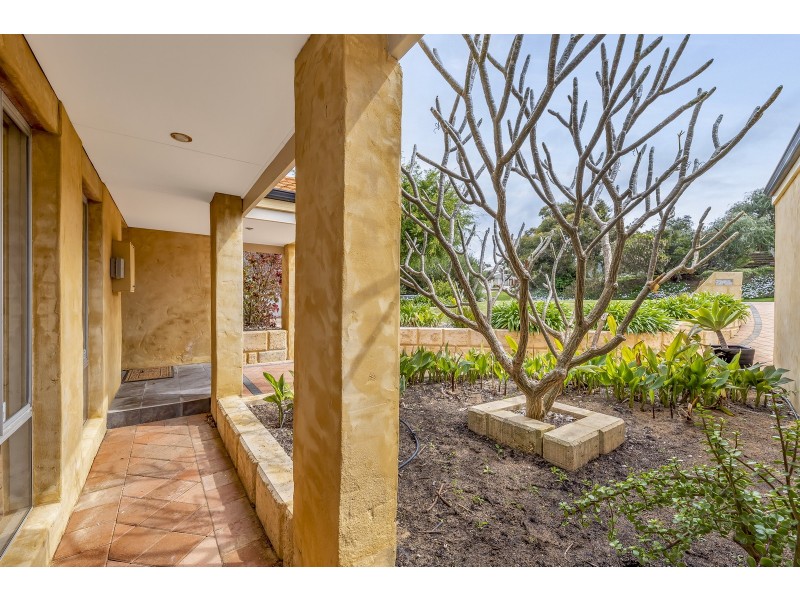 11 Carina Circle, Halls Head WA 6210