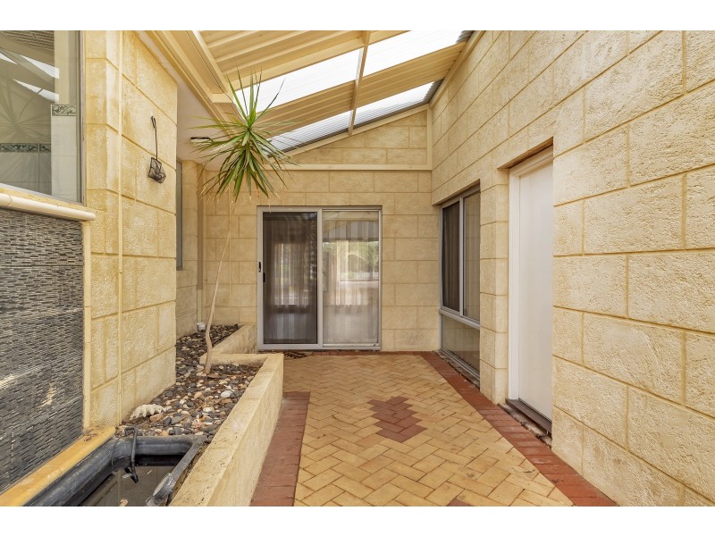 11 Carina Circle, Halls Head WA 6210