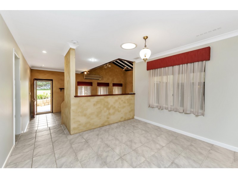 11 Carina Circle, Halls Head WA 6210