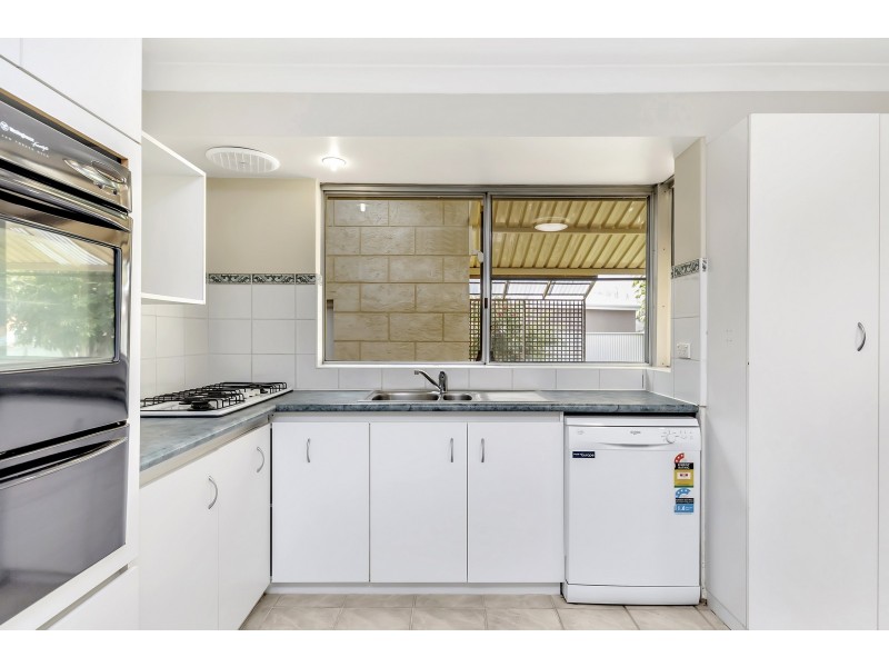 11 Carina Circle, Halls Head WA 6210