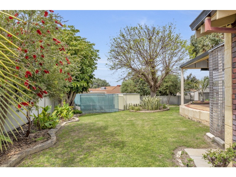 11 Carina Circle, Halls Head WA 6210