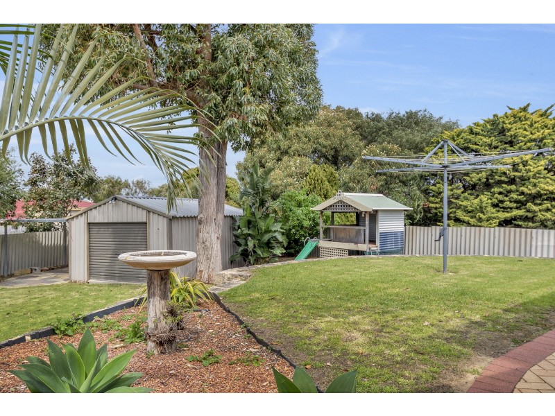 11 Carina Circle, Halls Head WA 6210