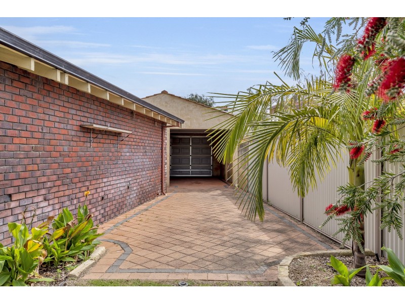 11 Carina Circle, Halls Head WA 6210
