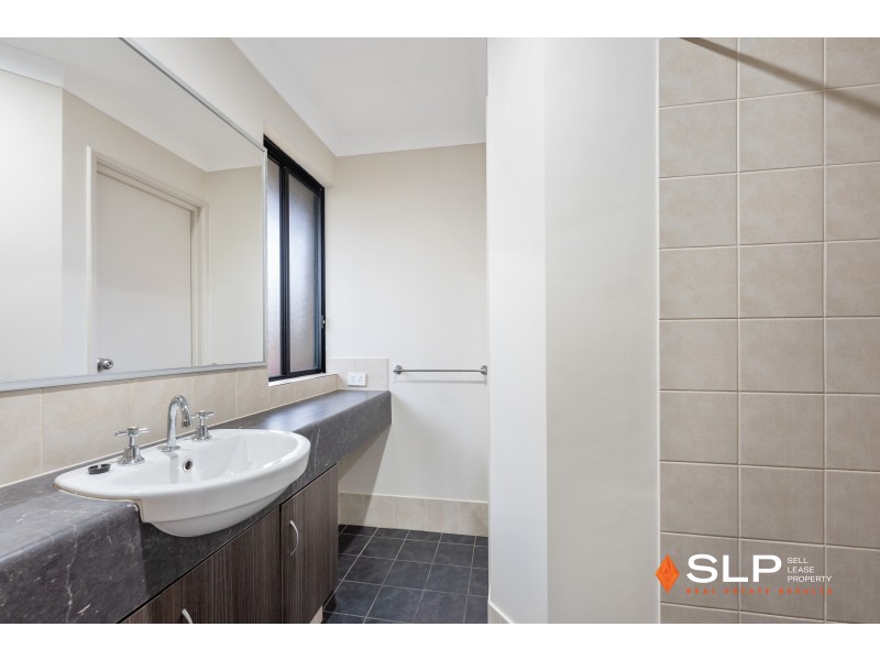 28 Nambi Parkway, Banksia Grove WA 6031