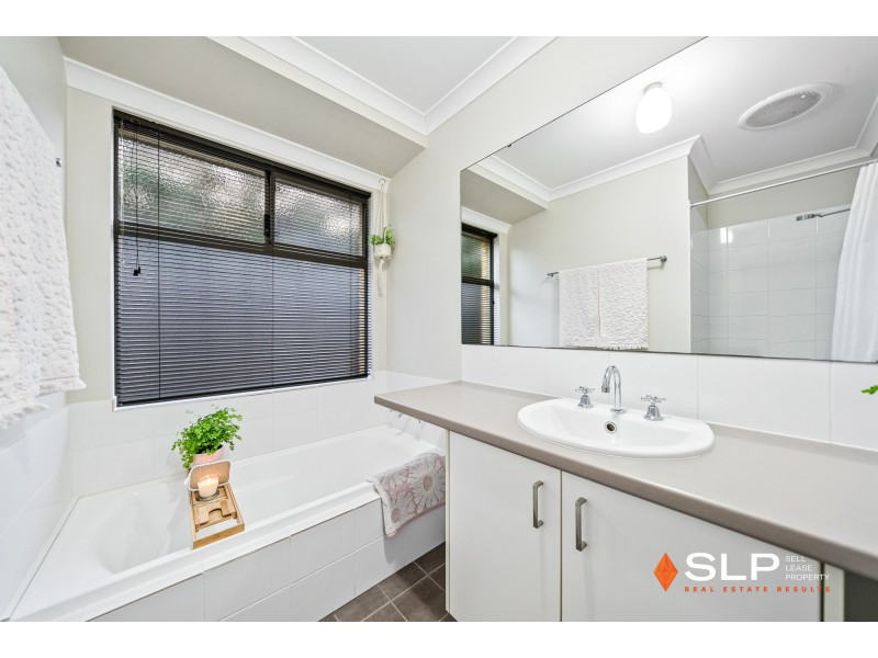 9 Leschenault Loop, Banksia Grove WA 6031