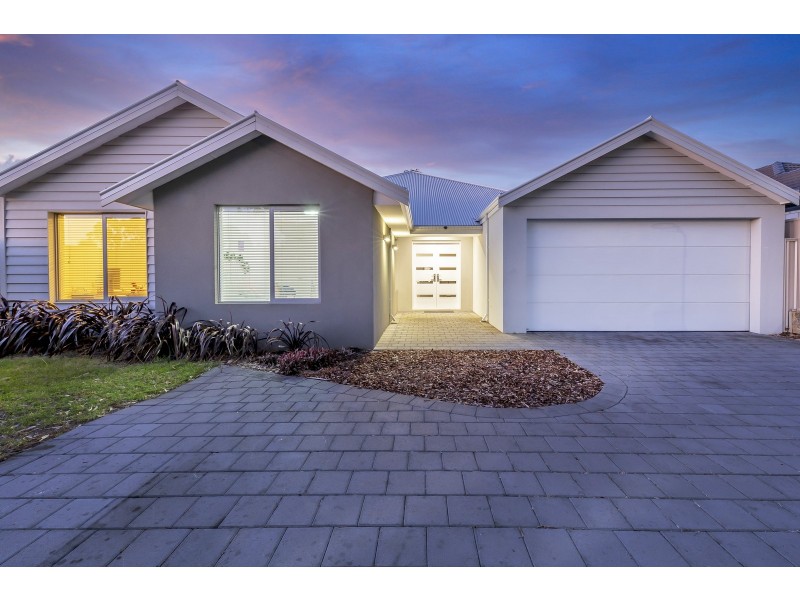 15 Pinehurst Loop, Meadow Springs WA 6210