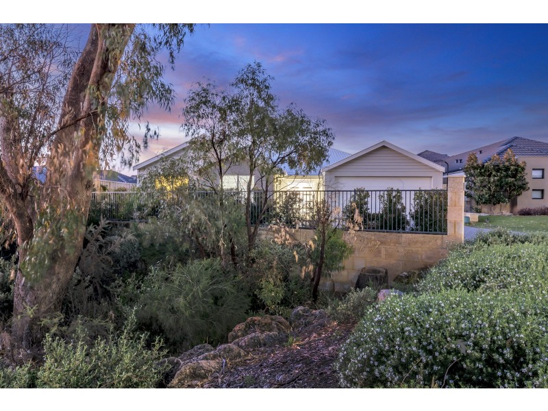 15 Pinehurst Loop, Meadow Springs WA 6210