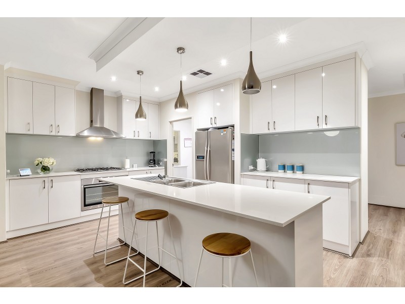 15 Pinehurst Loop, Meadow Springs WA 6210