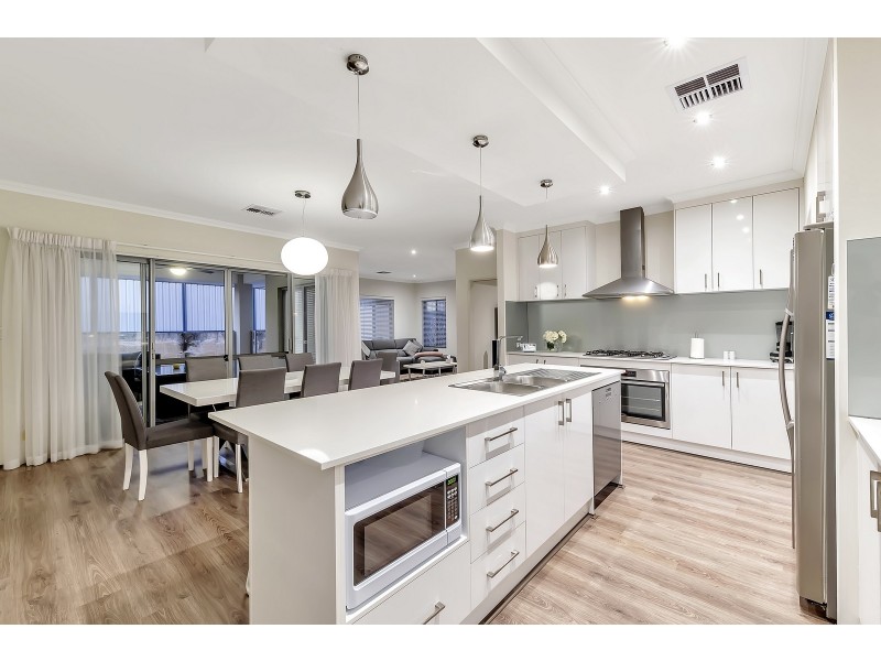 15 Pinehurst Loop, Meadow Springs WA 6210