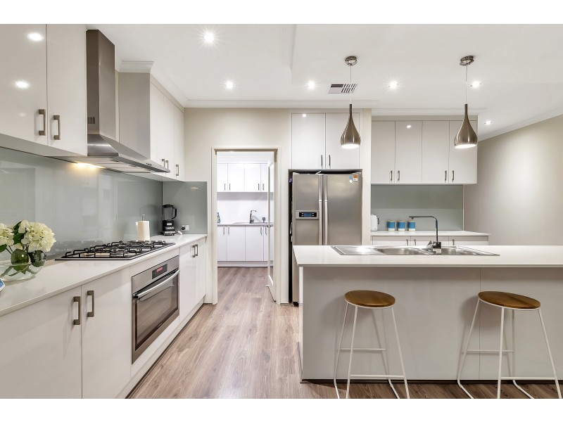 15 Pinehurst Loop, Meadow Springs WA 6210