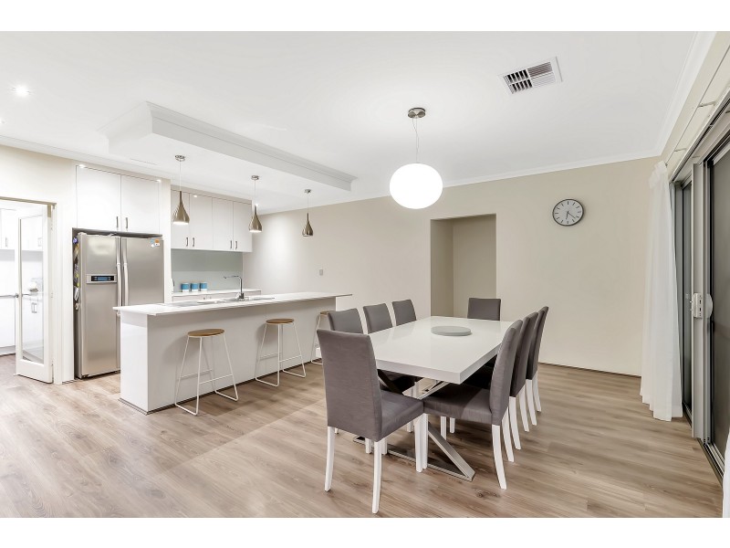 15 Pinehurst Loop, Meadow Springs WA 6210