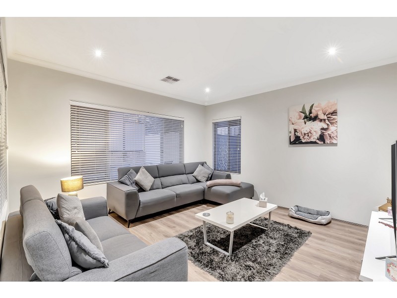 15 Pinehurst Loop, Meadow Springs WA 6210