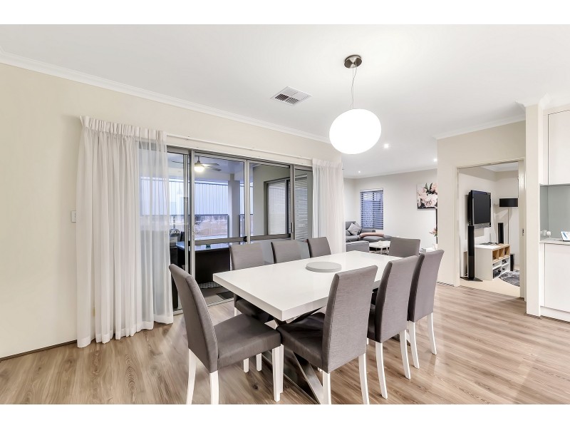 15 Pinehurst Loop, Meadow Springs WA 6210