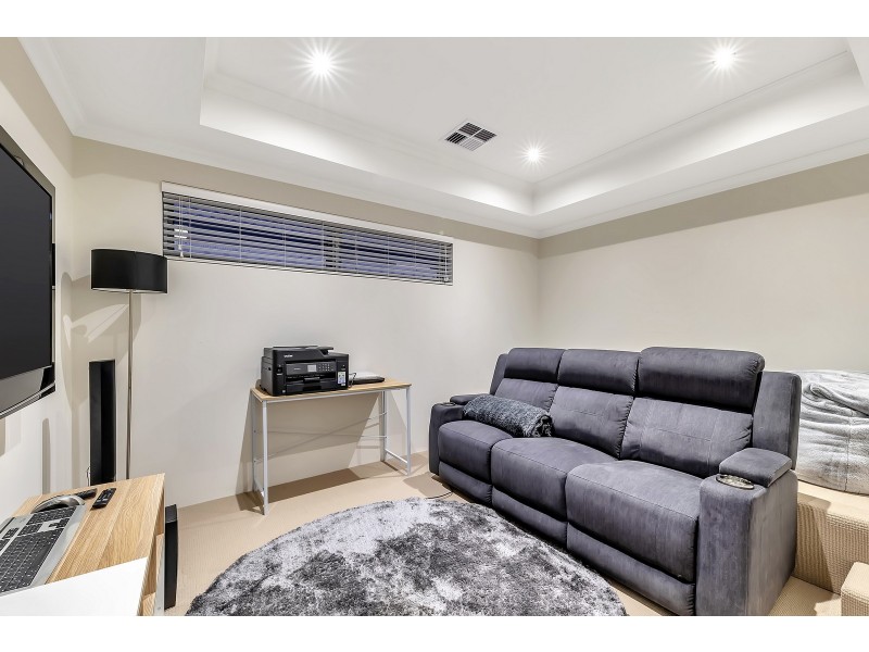 15 Pinehurst Loop, Meadow Springs WA 6210