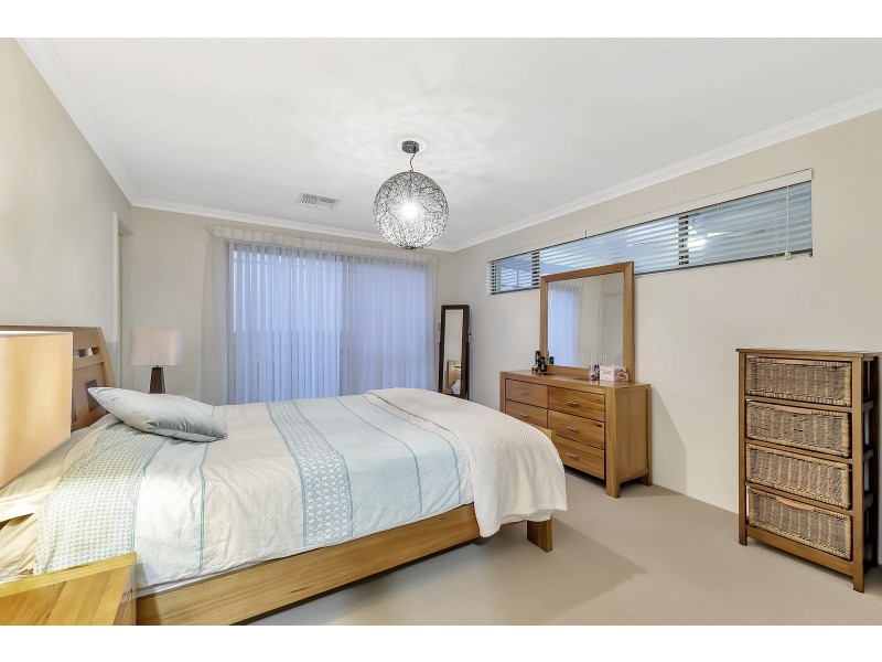 15 Pinehurst Loop, Meadow Springs WA 6210