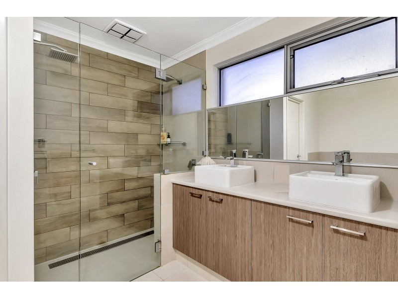 15 Pinehurst Loop, Meadow Springs WA 6210