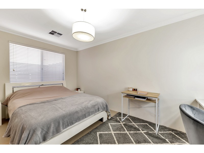 15 Pinehurst Loop, Meadow Springs WA 6210