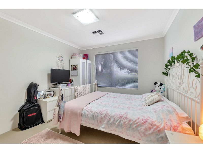 15 Pinehurst Loop, Meadow Springs WA 6210