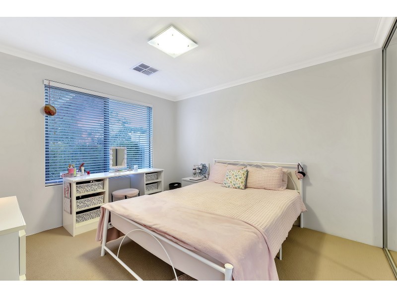 15 Pinehurst Loop, Meadow Springs WA 6210