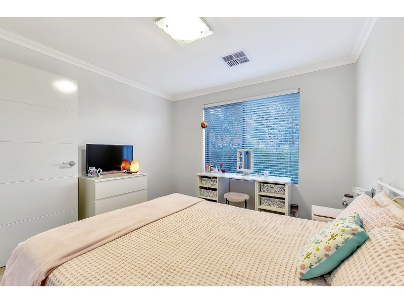 15 Pinehurst Loop, Meadow Springs WA 6210