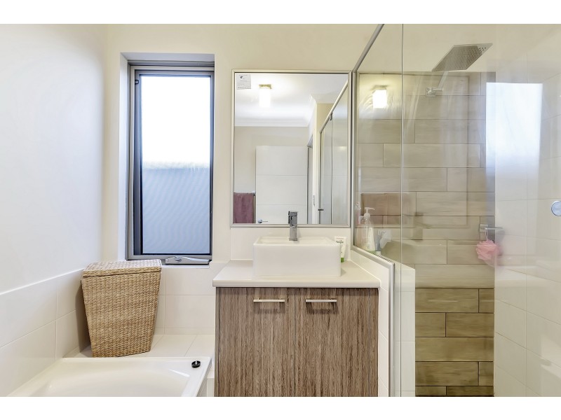 15 Pinehurst Loop, Meadow Springs WA 6210