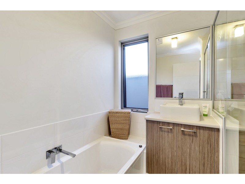 15 Pinehurst Loop, Meadow Springs WA 6210