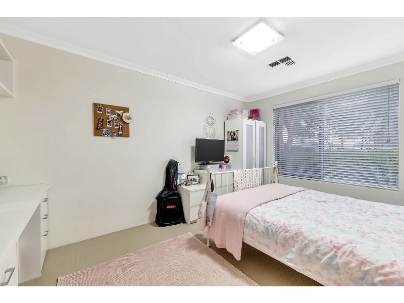 15 Pinehurst Loop, Meadow Springs WA 6210