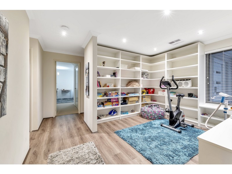 15 Pinehurst Loop, Meadow Springs WA 6210