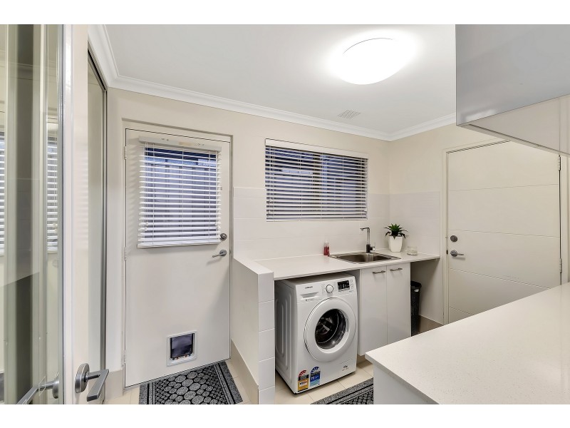 15 Pinehurst Loop, Meadow Springs WA 6210