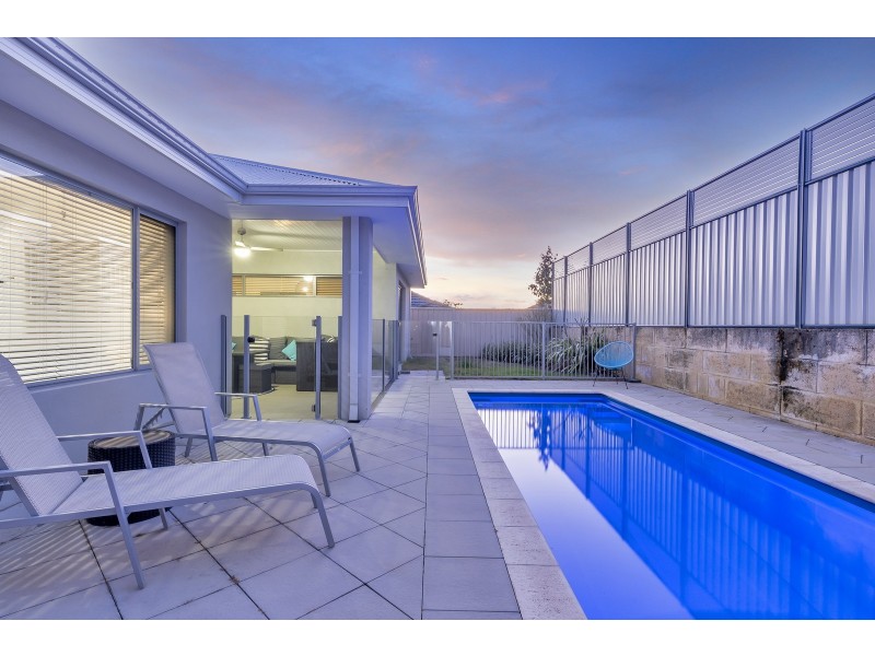 15 Pinehurst Loop, Meadow Springs WA 6210