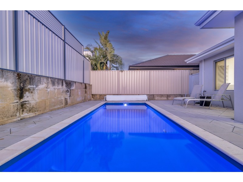 15 Pinehurst Loop, Meadow Springs WA 6210