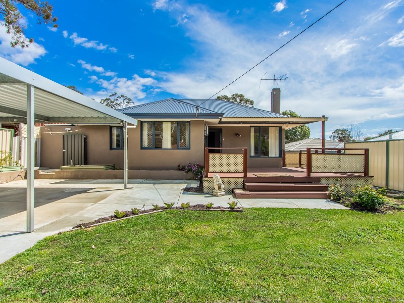 1/4 Brownell Place, Medina WA 6167