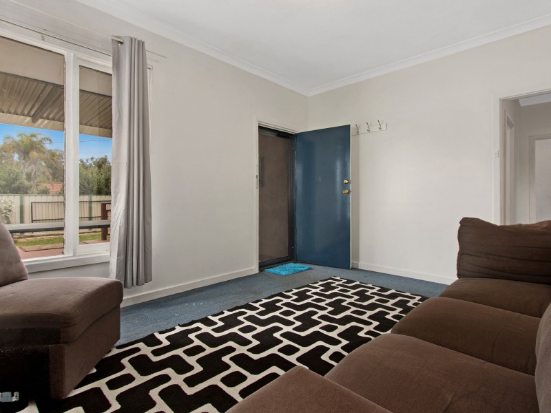 1/4 Brownell Place, Medina WA 6167