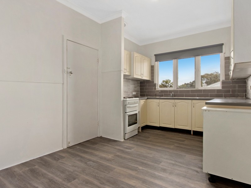 1/4 Brownell Place, Medina WA 6167