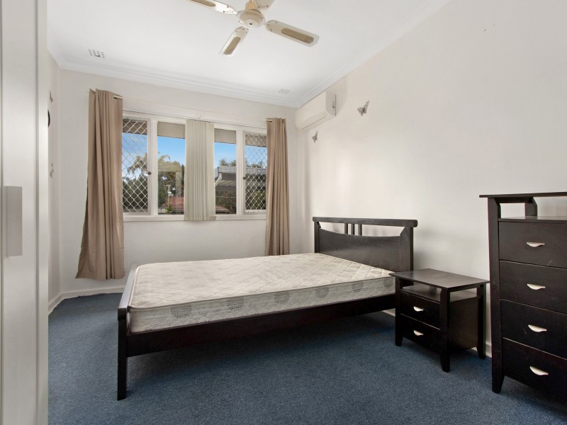 1/4 Brownell Place, Medina WA 6167