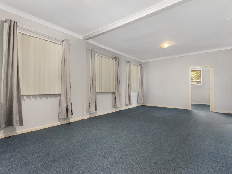 1/4 Brownell Place, Medina WA 6167