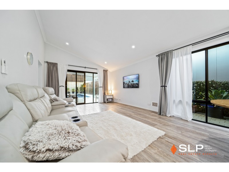 15 Mountain Street, Banksia Grove WA 6031
