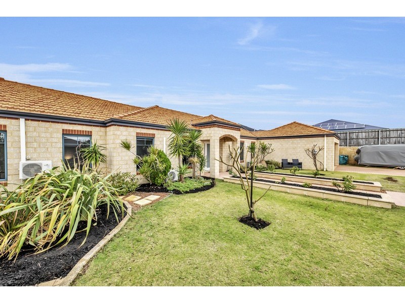 33 Buttercup Parkway, Halls Head WA 6210