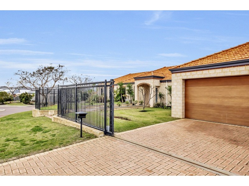 33 Buttercup Parkway, Halls Head WA 6210