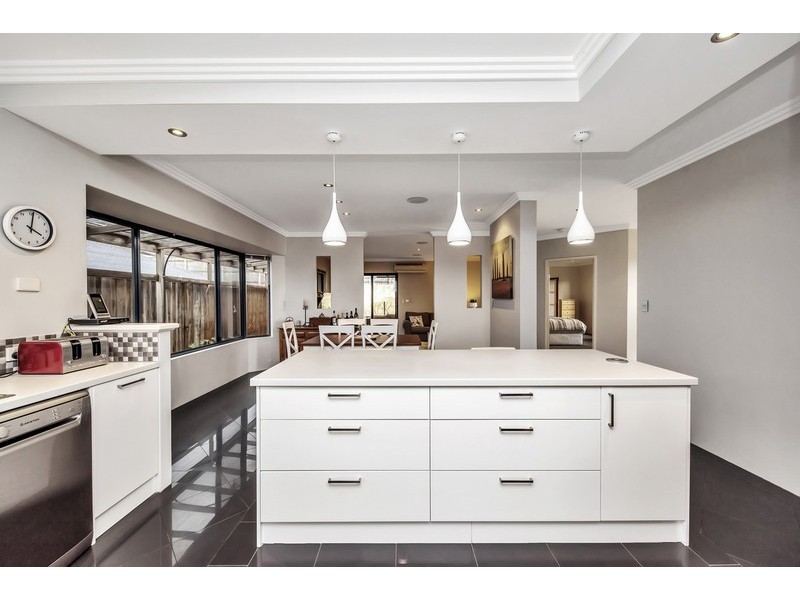 33 Buttercup Parkway, Halls Head WA 6210