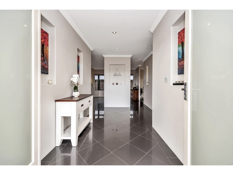 33 Buttercup Parkway, Halls Head WA 6210