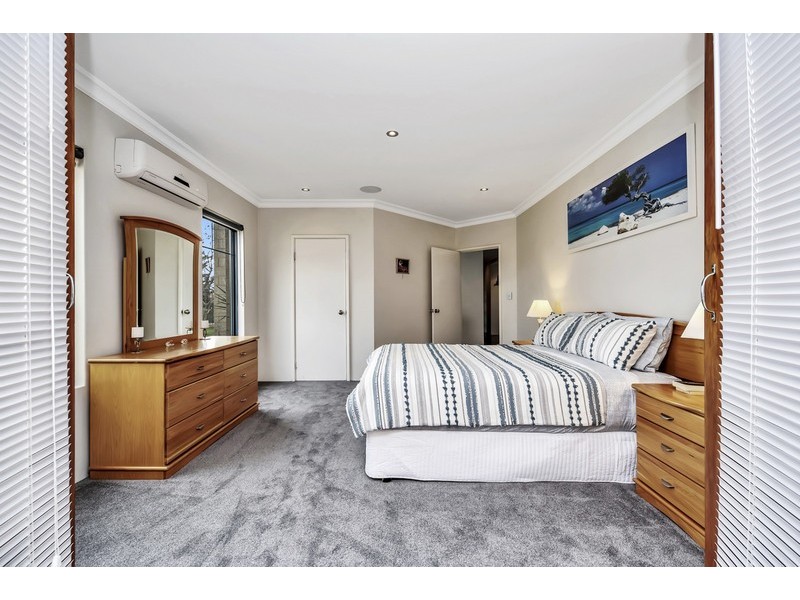 33 Buttercup Parkway, Halls Head WA 6210