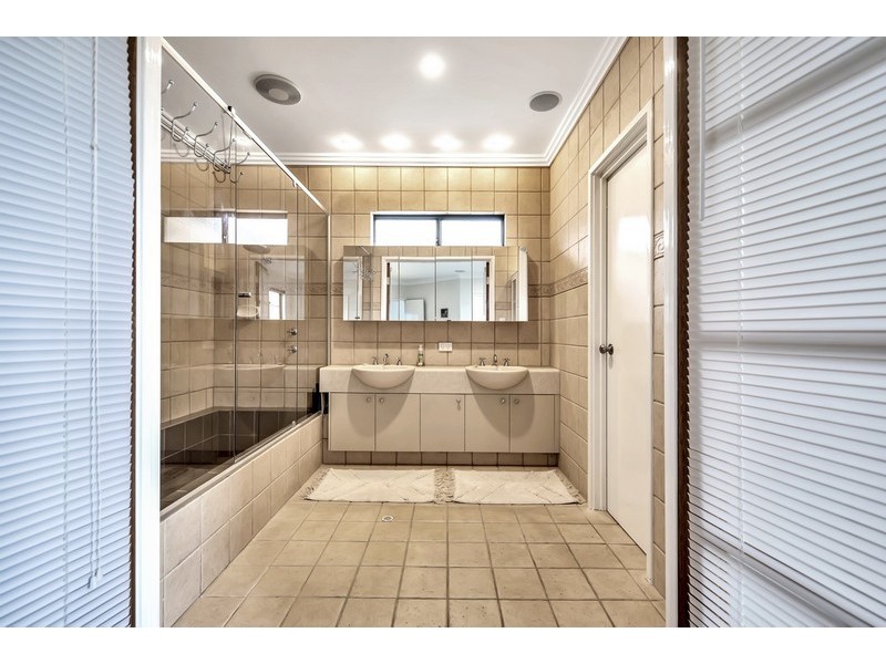 33 Buttercup Parkway, Halls Head WA 6210