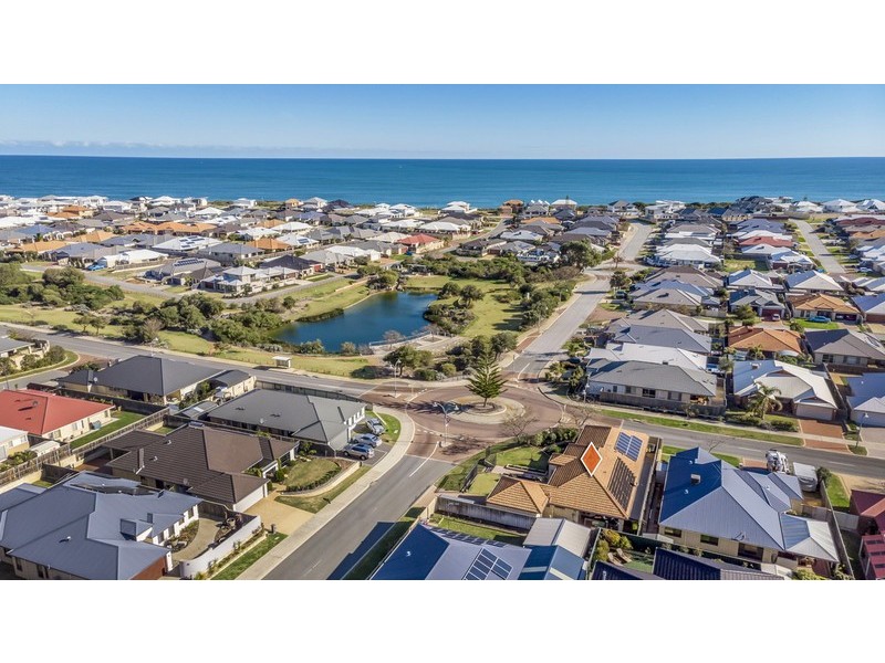 33 Buttercup Parkway, Halls Head WA 6210