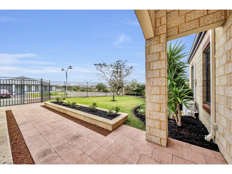 33 Buttercup Parkway, Halls Head WA 6210